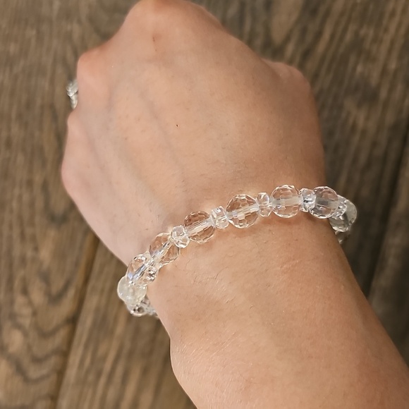 Beaded Clear Bracelet - Picture 3 of 4